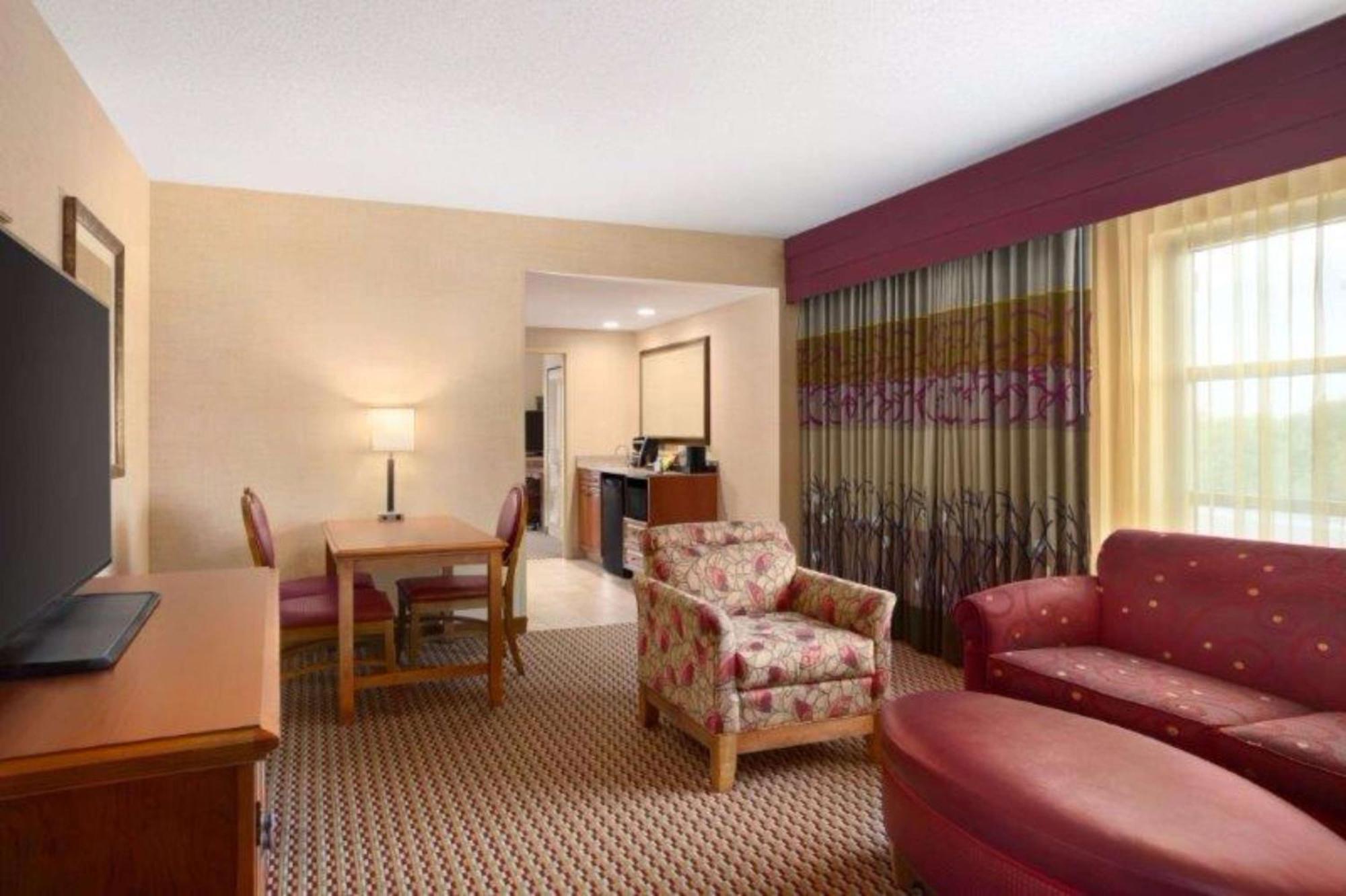 Embassy Suites Northwest Arkansas - Hotel, Spa & Convention Center Rogers Esterno foto